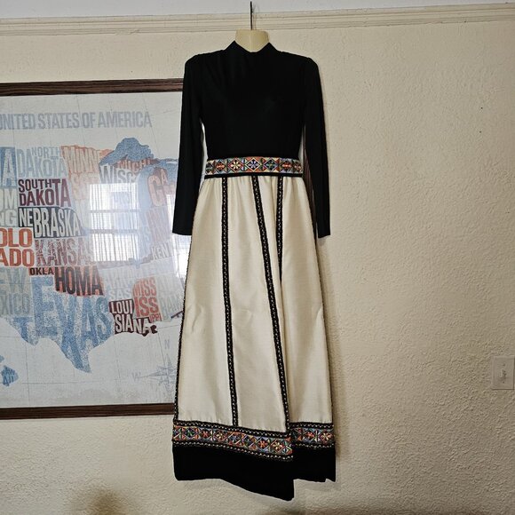Vintage 1960s Hong Kong Hostess Maxi Gown Dress sz S Embroidered Black Cream - Picture 11 of 12